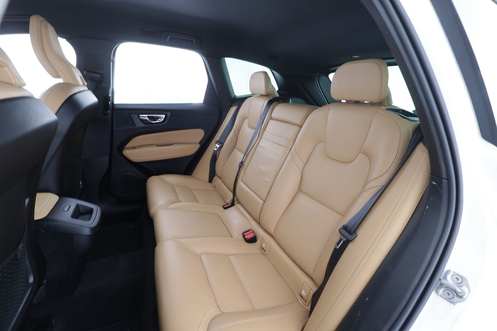 Volvo XC60 2022 B4 AWD D-MHEV Business Inscription - Webasto |  ACC | Full-LED | P.Kamera | Ilmastoidut Sportnahat Muistilla | Navi | KATSO HISTORIALLINEN KAMPANJAHINTA! | Merkkihuollot | Kahdet renkaat aluvanteilla | 1-om Suomi-auto
