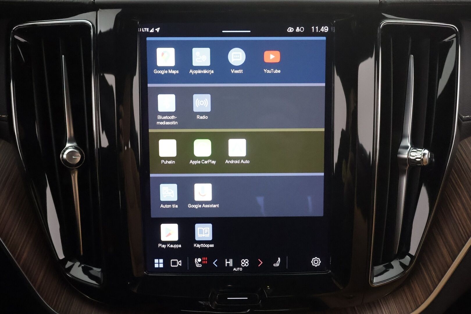 Volvo XC60 2022 B4 AWD D-MHEV Business Inscription * Webasto / ACC / Full-LED / P.Kamera / Ilmastoidut Sportnahat Muistilla / Navi * -  Merkkihuollot / Kahdet renkaat aluvanteilla / 1-om Suomi-auto