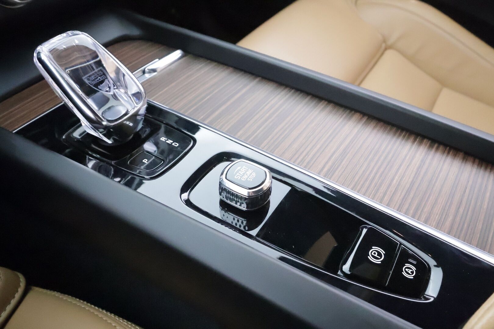 Volvo XC60 2022 B4 AWD D-MHEV Business Inscription * Webasto / ACC / Full-LED / P.Kamera / Ilmastoidut Sportnahat Muistilla / Navi * - KATSO HINTA! /  Merkkihuollot / Kahdet renkaat aluvanteilla / 1-om Suomi-auto - HULLUT AVAJAISHULINAT KORKOTARJOUS 3,29 %