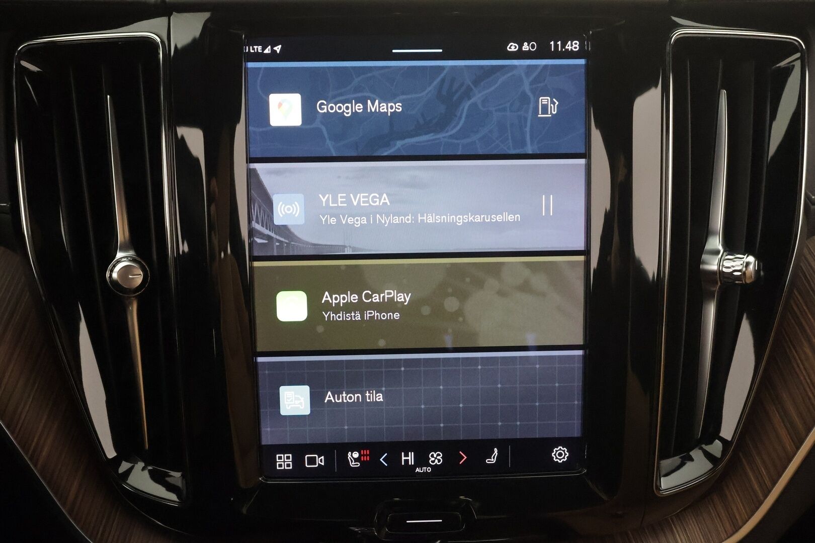 Volvo XC60 2022 B4 AWD D-MHEV Business Inscription * Webasto / ACC / Full-LED / P.Kamera / Ilmastoidut Sportnahat Muistilla / Navi * - KATSO HINTA! /  Merkkihuollot / Kahdet renkaat aluvanteilla / 1-om Suomi-auto - HULLUT AVAJAISHULINAT KORKOTARJOUS 3,29 %