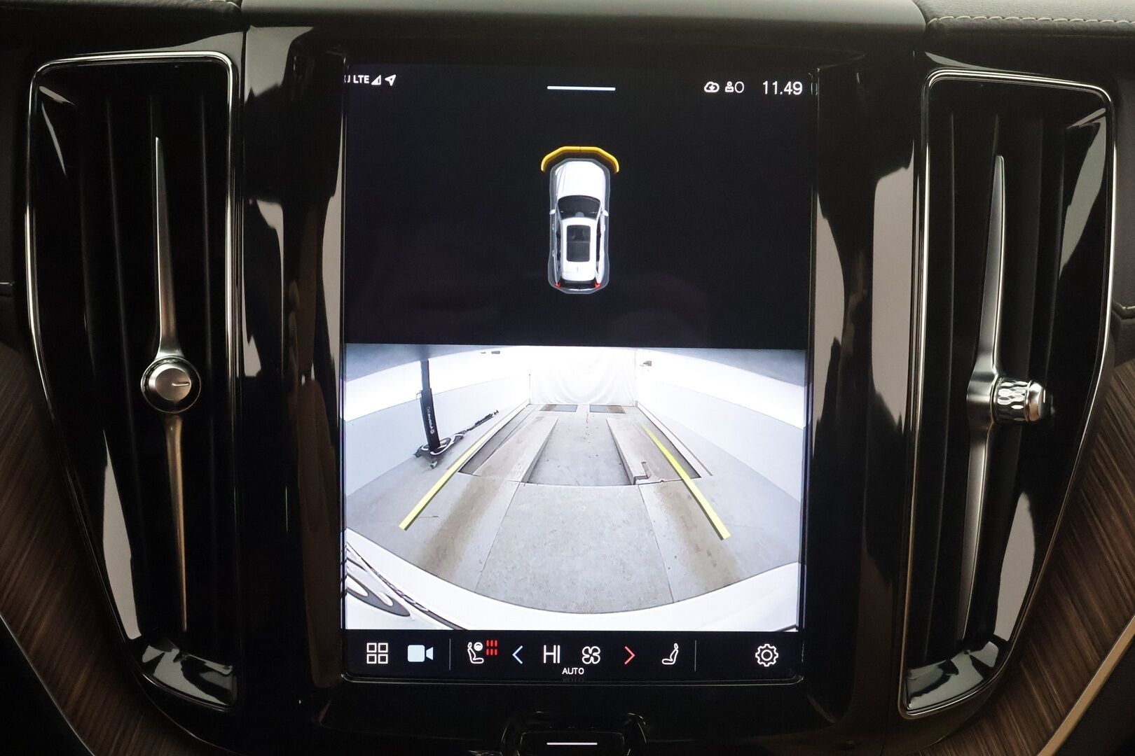 Volvo XC60 2022 B4 AWD D-MHEV Business Inscription * Webasto / ACC / Full-LED / P.Kamera / Ilmastoidut Sportnahat Muistilla / Navi * -  Merkkihuollot / Kahdet renkaat aluvanteilla / 1-om Suomi-auto