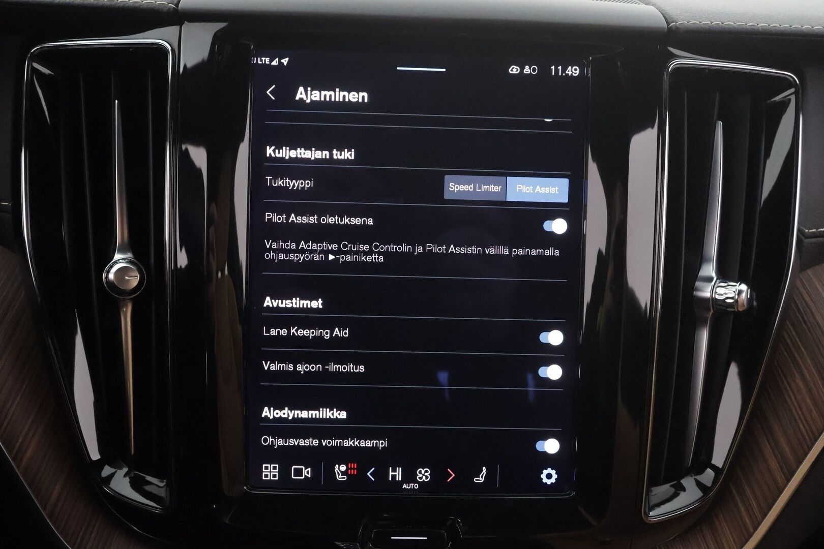 Volvo XC60 2022 B4 AWD D-MHEV Business Inscription * Webasto / ACC / Full-LED / P.Kamera / Ilmastoidut Sportnahat Muistilla / Navi * - KATSO HINTA! /  Merkkihuollot / Kahdet renkaat aluvanteilla / 1-om Suomi-auto - HULLUT AVAJAISHULINAT KORKOTARJOUS 3,29 %