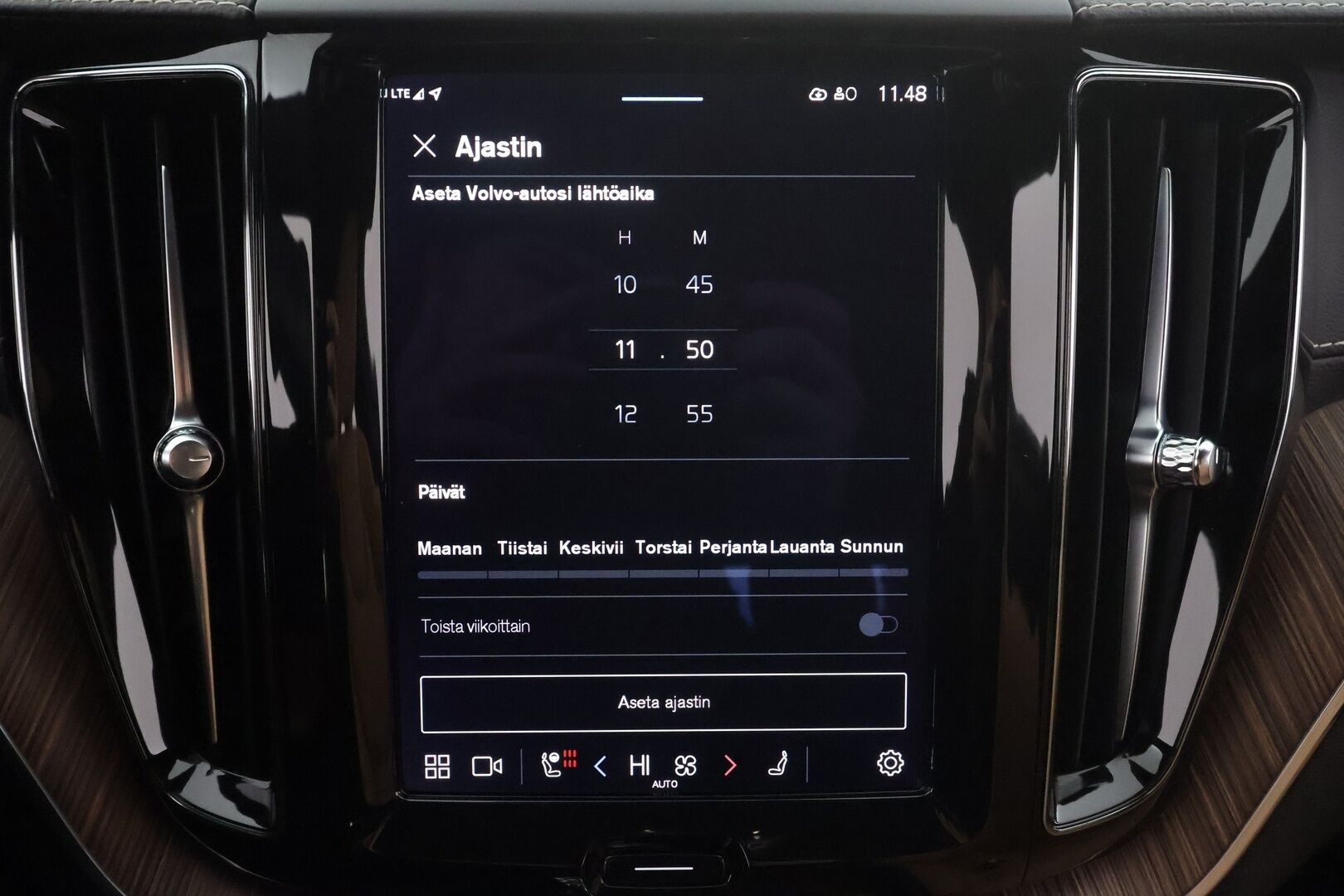 Volvo XC60 2022 B4 AWD D-MHEV Business Inscription * Webasto / ACC / Full-LED / P.Kamera / Ilmastoidut Sportnahat Muistilla / Navi * - KATSO HINTA! /  Merkkihuollot / Kahdet renkaat aluvanteilla / 1-om Suomi-auto - HULLUT AVAJAISHULINAT KORKOTARJOUS 3,29 %