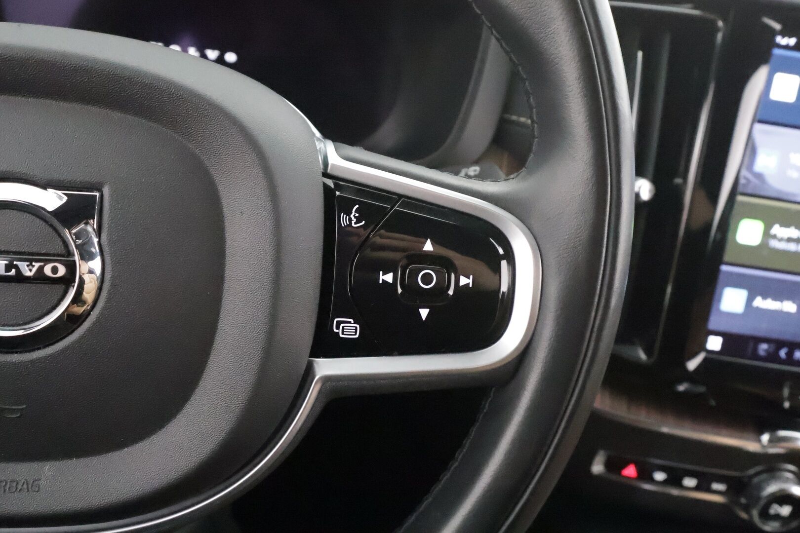 Volvo XC60 2022 B4 AWD D-MHEV Business Inscription * Webasto / ACC / Full-LED / P.Kamera / Ilmastoidut Sportnahat Muistilla / Navi * -  Merkkihuollot / Kahdet renkaat aluvanteilla / 1-om Suomi-auto