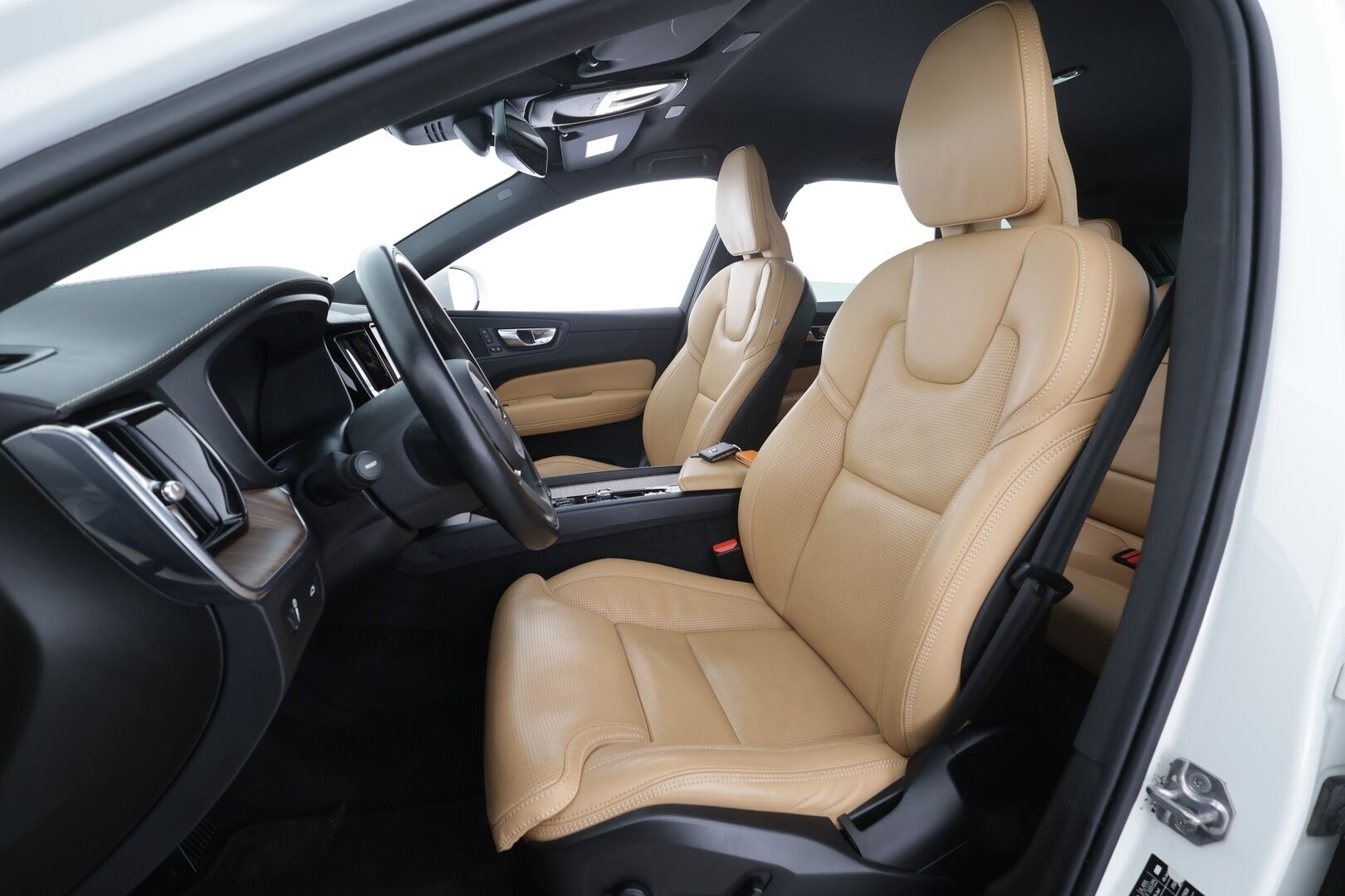 Volvo XC60 2022 B4 AWD D-MHEV Business Inscription * Webasto / ACC / Full-LED / P.Kamera / Ilmastoidut Sportnahat Muistilla / Navi * - KATSO HINTA! /  Merkkihuollot / Kahdet renkaat aluvanteilla / 1-om Suomi-auto - HULLUT AVAJAISHULINAT KORKOTARJOUS 3,29 %