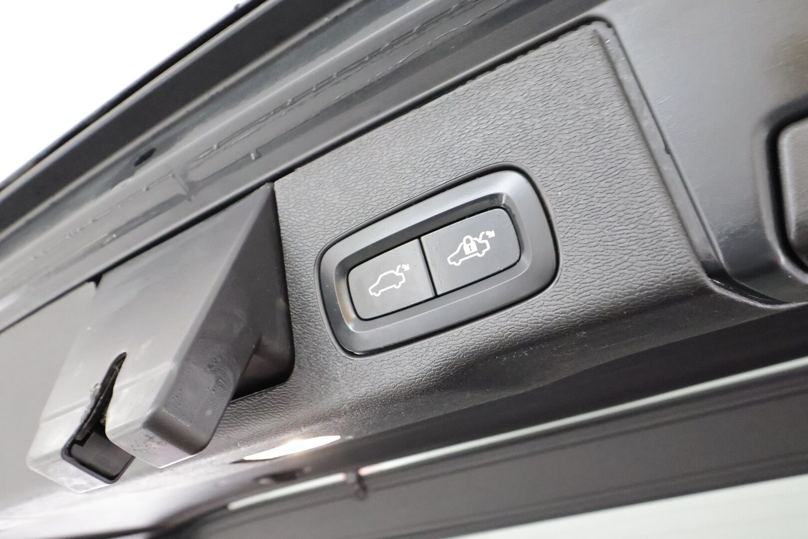 Volvo XC60 2022 T6 TwE AWD Business R-Design Edition aut * Webasto / ACC / Full-LED / P.Kamera / Sportpenkki Muistilla / Panorama * - 1-om Suomi-auto / 2x Latauskaapelit / Kahdet renkaat / Akku kuntotarkastettu - HULLU BLACKWEEK KORKOTARJOUS 2,49%