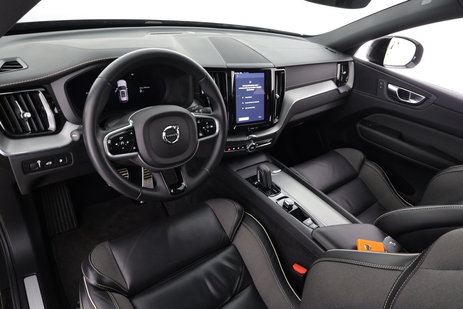 Volvo XC60 2022 T6 TwE AWD Business R-Design Edition aut * Webasto / ACC / Full-LED / P.Kamera / Sportpenkki Muistilla / Panorama * - 1-om Suomi-auto / 2x Latauskaapelit / Kahdet renkaat / Akku kuntotarkastettu - HULLU BLACKWEEK KORKOTARJOUS 2,49%