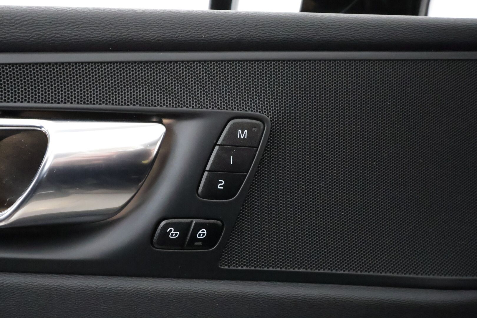 Volvo XC60 2022 T6 TwE AWD Business R-Design Edition aut * Webasto / ACC / Full-LED / P.Kamera / Sportpenkki Muistilla / Panorama * - 1-om Suomi-auto / 2x Latauskaapelit / Kahdet renkaat / Akku kuntotarkastettu - HULLU BLACKWEEK KORKOTARJOUS 2,49%