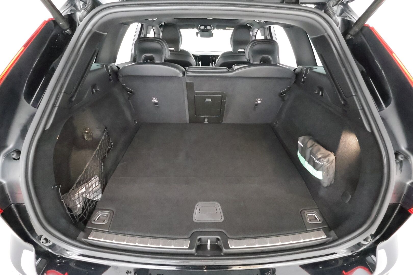 Volvo XC60 2022 T6 TwE AWD Business R-Design Edition aut * Webasto / ACC / Full-LED / P.Kamera / Sportpenkki Muistilla / Panorama * - 1-om Suomi-auto / 2x Latauskaapelit / Kahdet renkaat / Akku kuntotarkastettu - HULLU BLACKWEEK KORKOTARJOUS 2,49%