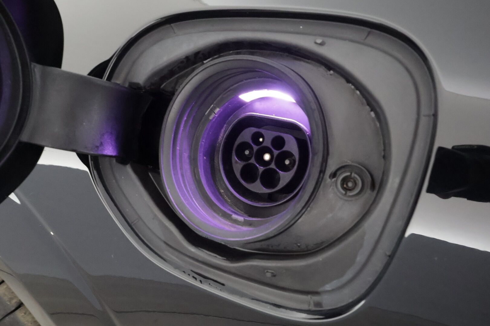 Volvo XC60 2022 T6 TwE AWD Business R-Design Edition aut * Webasto / ACC / Full-LED / P.Kamera / Sportpenkki Muistilla / Panorama * - 1-om Suomi-auto / 2x Latauskaapelit / Kahdet renkaat / Akku kuntotarkastettu - HULLU BLACKWEEK KORKOTARJOUS 2,49%