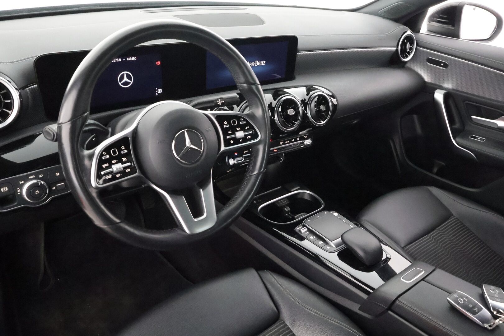 Mercedes-Benz CLA 2022 200 4MATIC A Business * Vakkari / Pa-Lisälämmitin / High Performance LED / P.Kamera / Digimittaristo * -  1.Om suomi-auto / Kahdet Renkaat