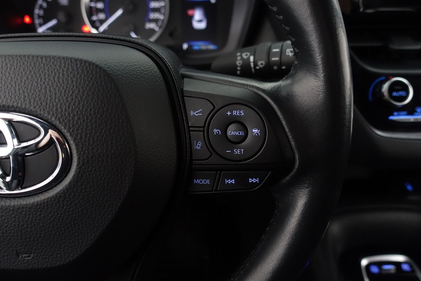 Toyota Corolla 2022 Touring Sports 1,8 Hybrid Life - HULLUT AVAJAISHULINAT KORKOTARJOUS 3,29 %