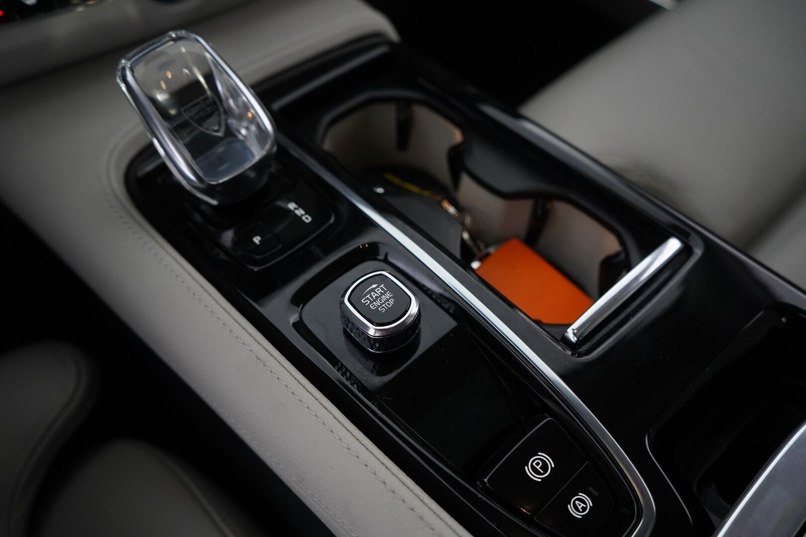 Volvo S90 2022 T8 AWD Long Range High Performance Inscription * B&W / ACC / Lasikattoluukku / Muistipenkit / Nahkasisusta / Blis * - KATSO MIHIN HINTAAN HERKKU NOPEIMALLE! / Suomi-auto / Akku kuntotarkastettu SoH 95.9% / Kahdet OEM vanteet - HULLUT AVAJAISHULINAT KORKOTARJOUS 3,29 %