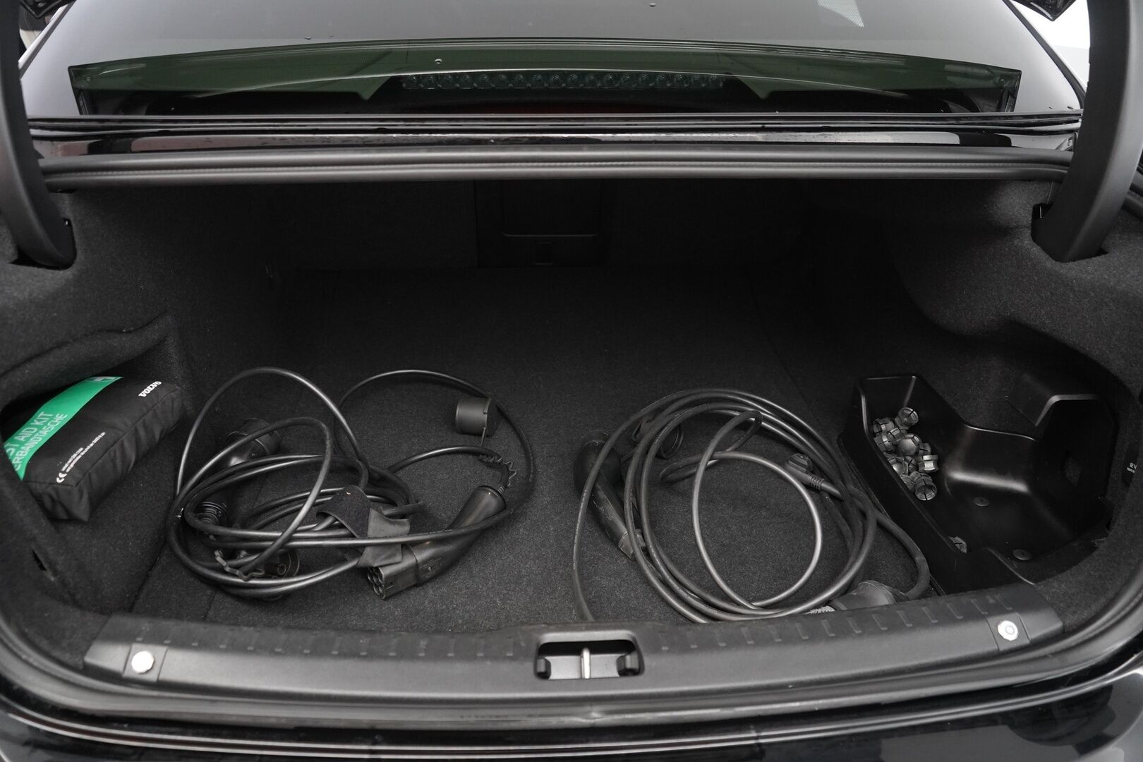 Volvo S90 2022 T8 AWD Long Range High Performance Inscription * B&W / ACC / Lasikattoluukku / Muistipenkit / Nahkasisusta / Blis * - KATSO MIHIN HINTAAN HERKKU NOPEIMALLE! / Suomi-auto / Akku kuntotarkastettu SoH 95.9% / Kahdet OEM vanteet - HULLUT AVAJAISHULINAT KORKOTARJOUS 3,29 %