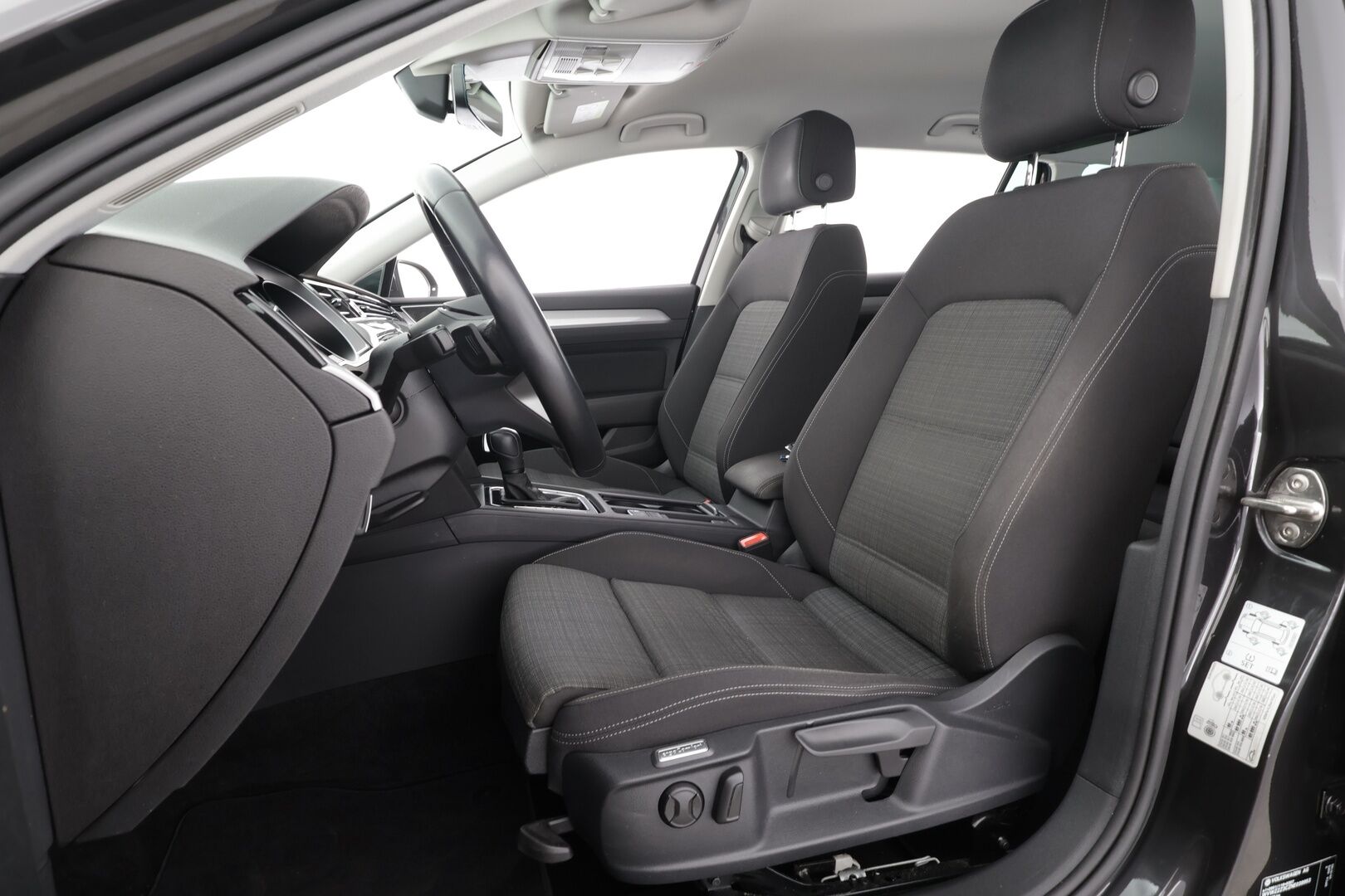 Volkswagen Passat 2022 Variant Style Business 1,5 TSI EVO 110 kW DSG * ACC / Webasto / Koukku / LED / P.kamera / Ergo comfort istuin / Keyless* - 1.Om suomi-auto / Kahdet Renkaat / Merkkihuollettu