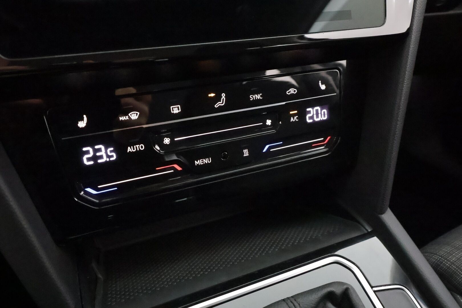 Volkswagen Passat 2022 Variant Style Business 1,5 TSI EVO 110 kW DSG * ACC / Webasto / Koukku / LED / P.kamera / Ergo comfort istuin / Keyless* - 1.Om suomi-auto / Kahdet Renkaat / Merkkihuollettu - HULLUT AVAJAISHULINAT KORKOTARJOUS 3,29 %