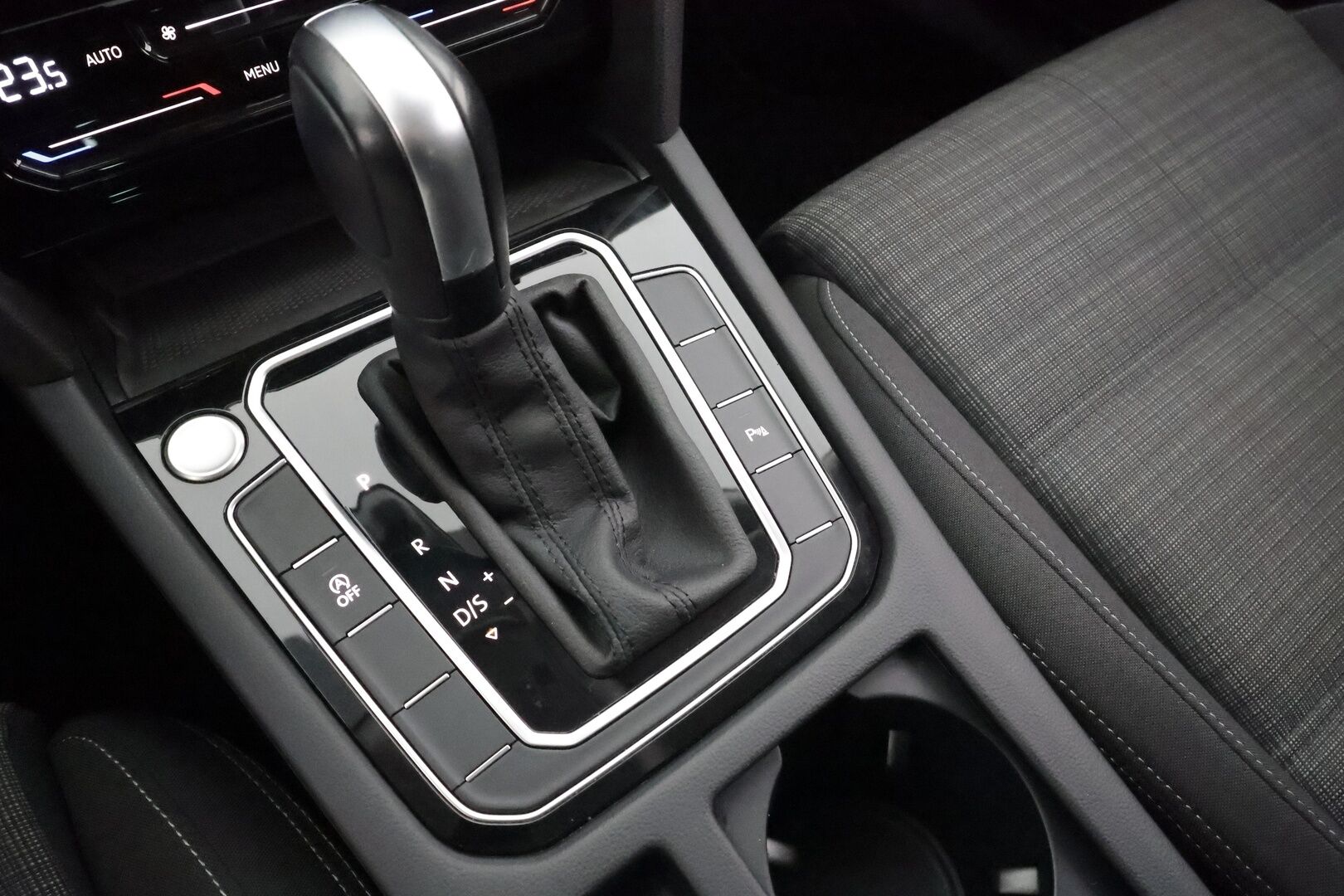 Volkswagen Passat 2022 Variant Style Business 1,5 TSI EVO 110 kW DSG * ACC / Webasto / Koukku / LED / P.kamera / Ergo comfort istuin / Keyless* - 1.Om suomi-auto / Kahdet Renkaat / Merkkihuollettu - HULLUT AVAJAISHULINAT KORKOTARJOUS 3,29 %