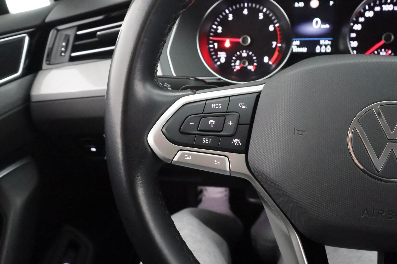 Volkswagen Passat 2022 Variant Style Business 1,5 TSI EVO 110 kW DSG * ACC / Webasto / Koukku / LED / P.kamera / Ergo comfort istuin / Keyless* - 1.Om suomi-auto / Kahdet Renkaat / Merkkihuollettu