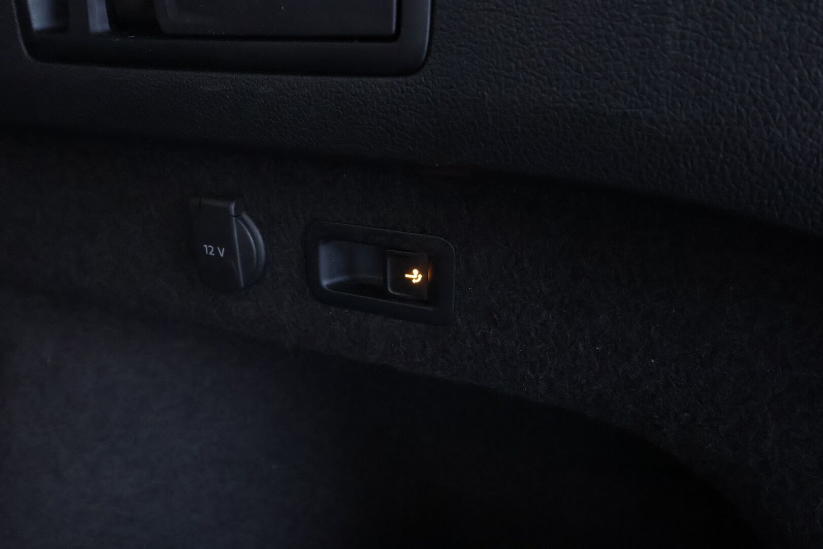 Volkswagen Passat 2022 Variant Style Business 1,5 TSI EVO 110 kW DSG * ACC / Webasto / Koukku / LED / P.kamera / Ergo comfort istuin / Keyless* - 1.Om suomi-auto / Kahdet Renkaat / Merkkihuollettu