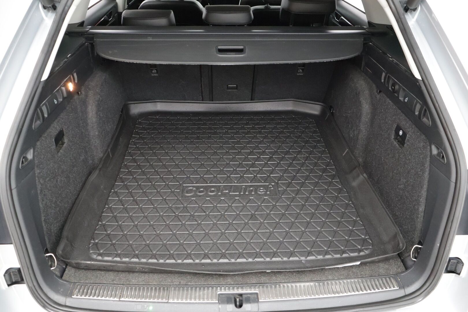 Skoda Superb 2018 Combi 2.0 TDI 4x4 L&K - * ACC | BLIS | Webasto | Canton | Vetokoukku | P-Kamera | Ilmastoidut penkit *