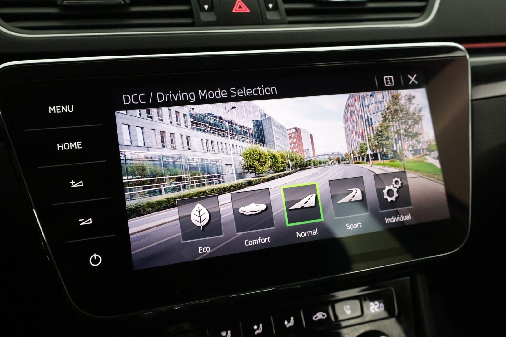 Skoda Superb 2018 Combi 2.0 TDI 4x4 L&K *ACC / Webasto / Blis / Canton / Vetokoukku / P-kamera / Ilmastoidut penkit* - Juuri katsastettu! / Muistipenkit / 2x Renkaat* - HULLUT AVAJAISHULINAT KORKOTARJOUS 3,29 %