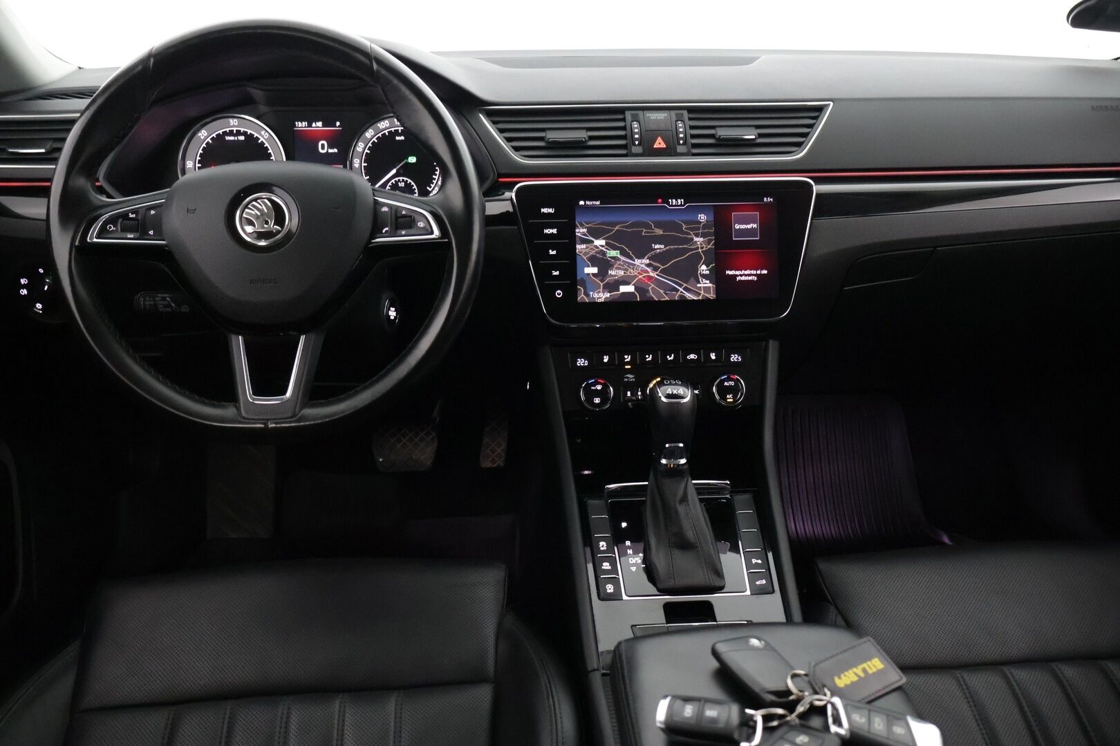 Skoda Superb 2018 Combi 2.0 TDI 4x4 L&K *ACC / Webasto / Blis / Canton / Vetokoukku / P-kamera / Ilmastoidut penkit* - Juuri katsastettu! / Muistipenkit / 2x Renkaat* - HULLUT AVAJAISHULINAT KORKOTARJOUS 3,29 %