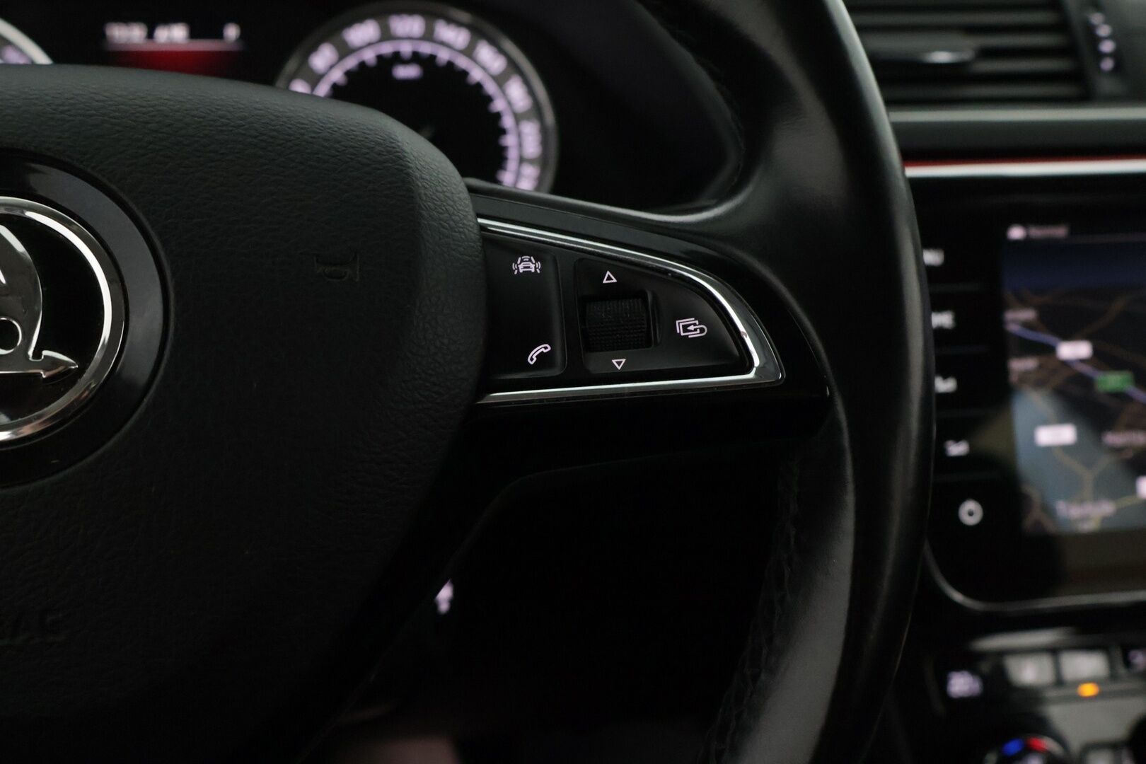 Skoda Superb 2018 Combi 2.0 TDI 4x4 L&K * ACC / Webasto / Blis / Canton / Vetokoukku / P-kamera / Ilmastoidut penkit* - Juuri saapunut Webastollinen L&K Skoda