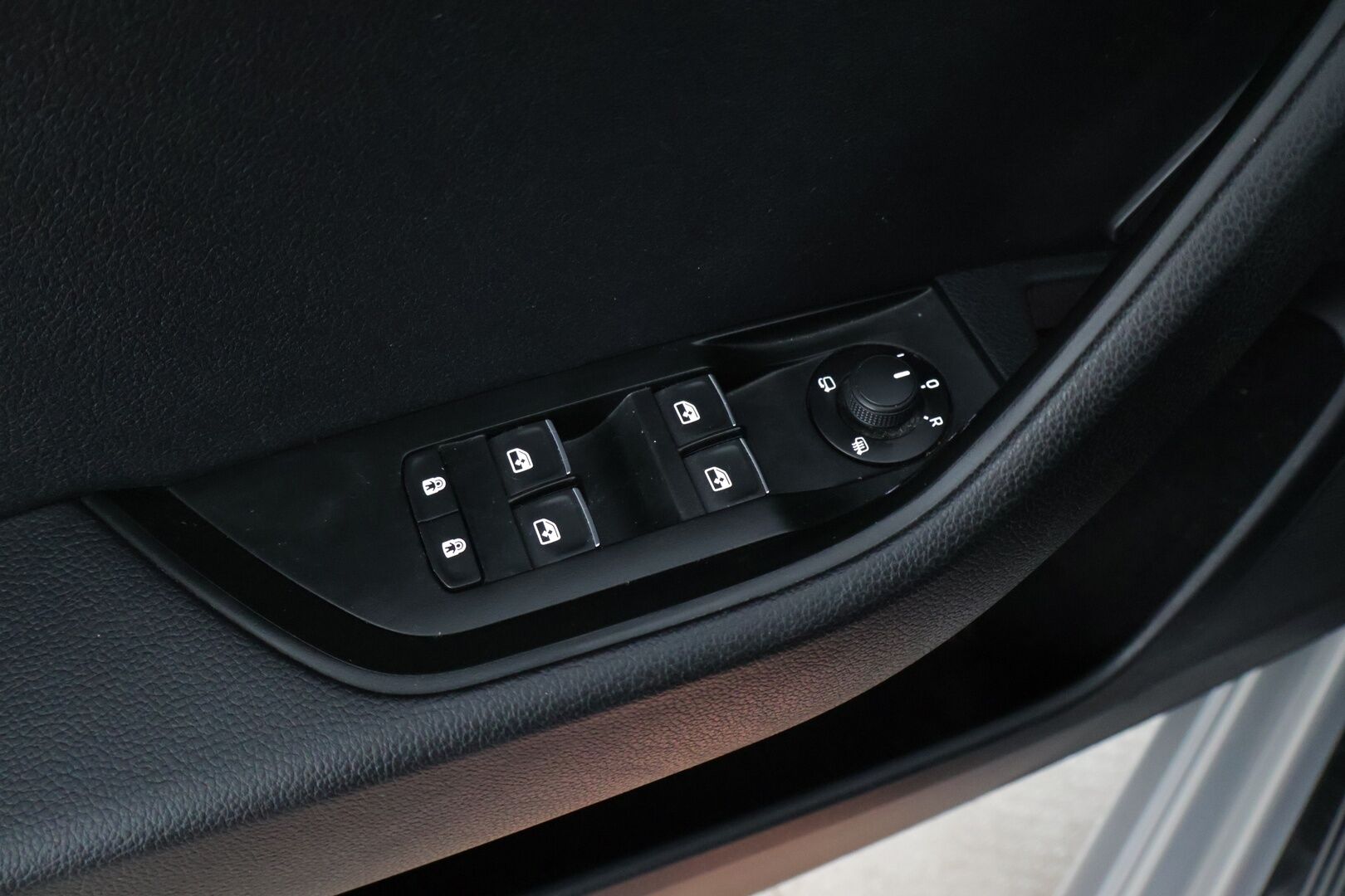 Skoda Superb 2018 Combi 2.0 TDI 4x4 L&K *ACC / Webasto / Blis / Canton / Vetokoukku / P-kamera / Ilmastoidut penkit* - Juuri katsastettu! / Muistipenkit / 2x Renkaat* - HULLUT AVAJAISHULINAT KORKOTARJOUS 3,29 %