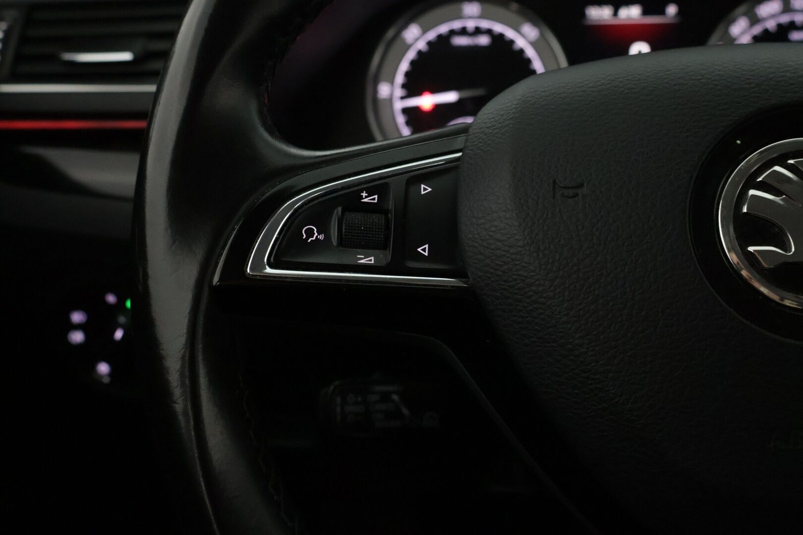 Skoda Superb 2018 Combi 2.0 TDI 4x4 L&K * ACC / Webasto / Blis / Canton / Vetokoukku / P-kamera / Ilmastoidut penkit* - Juuri saapunut Webastollinen L&K Skoda