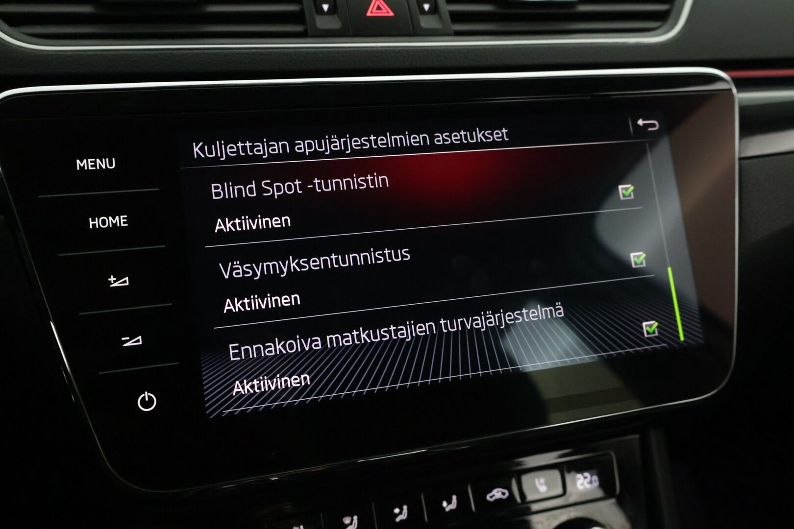 Skoda Superb 2018 Combi 2.0 TDI 4x4 L&K *ACC / Webasto / Blis / Canton / Vetokoukku / P-kamera / Ilmastoidut penkit* - Juuri katsastettu! / Muistipenkit / 2x Renkaat* - HULLUT AVAJAISHULINAT KORKOTARJOUS 3,29 %