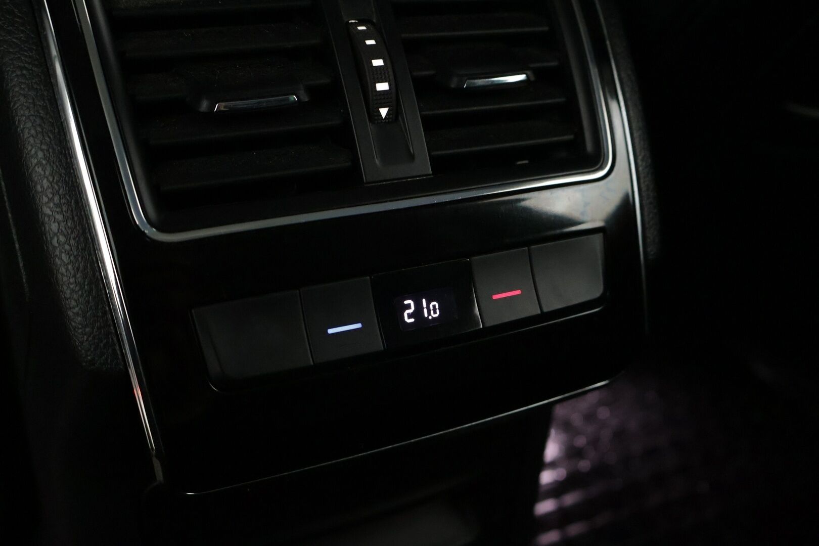 Skoda Superb 2018 Combi 2.0 TDI 4x4 L&K *ACC / Webasto / Blis / Canton / Vetokoukku / P-kamera / Ilmastoidut penkit* - Juuri katsastettu! / Muistipenkit / 2x Renkaat* - HULLUT AVAJAISHULINAT KORKOTARJOUS 3,29 %