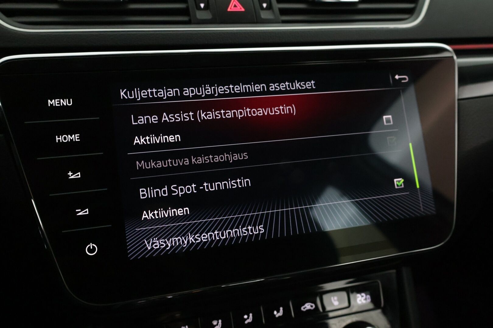 Skoda Superb 2018 Combi 2.0 TDI 4x4 L&K *ACC / Webasto / Blis / Canton / Vetokoukku / P-kamera / Ilmastoidut penkit* - Juuri katsastettu! / Muistipenkit / 2x Renkaat* - HULLUT AVAJAISHULINAT KORKOTARJOUS 3,29 %