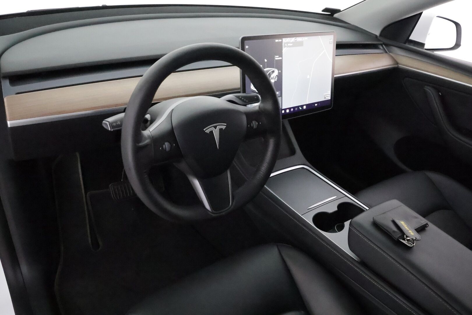 Tesla Model Y 2021 Long Range **Lämpöpumppu / Koukku / Adapt.Vakkari / Matrix-LED / P.kamera / Muistipenkki / Lasikatto / Navi** - 1-om Suomi-auto / Kahdet Renkaat 