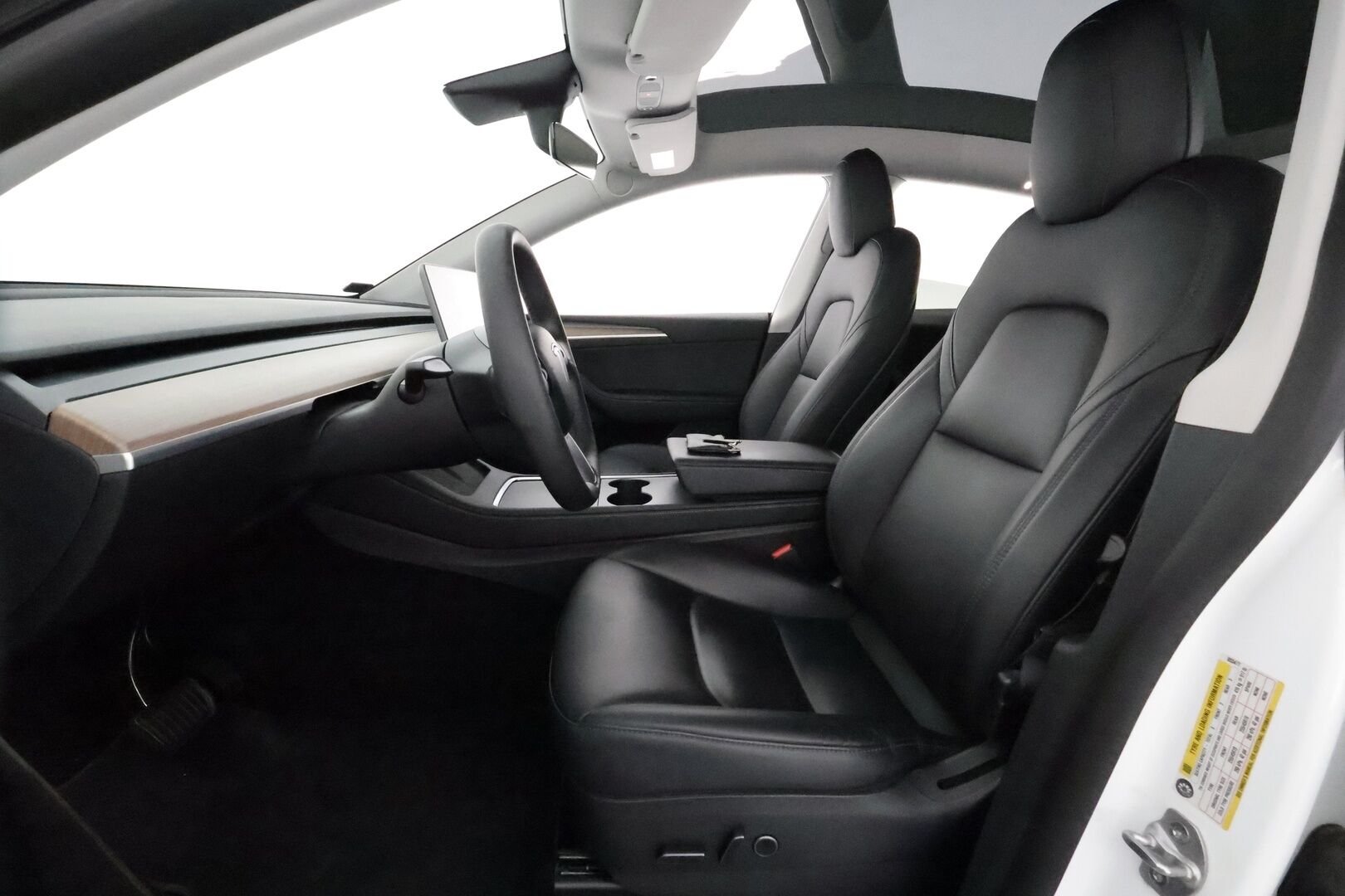 Tesla Model Y 2021 Long Range **Lämpöpumppu / Koukku / Adapt.Vakkari / Matrix-LED / P.kamera / Muistipenkki / Lasikatto / Navi** - 1-om Suomi-auto / Kahdet Renkaat 