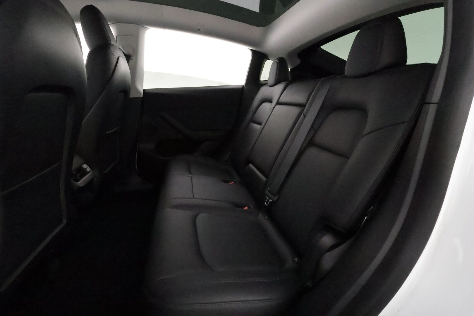 Tesla Model Y 2021 Long Range **Lämpöpumppu / Koukku / Adapt.Vakkari / Matrix-LED / P.kamera / Muistipenkki / Lasikatto / Navi** - 1-om Suomi-auto / Kahdet Renkaat 
