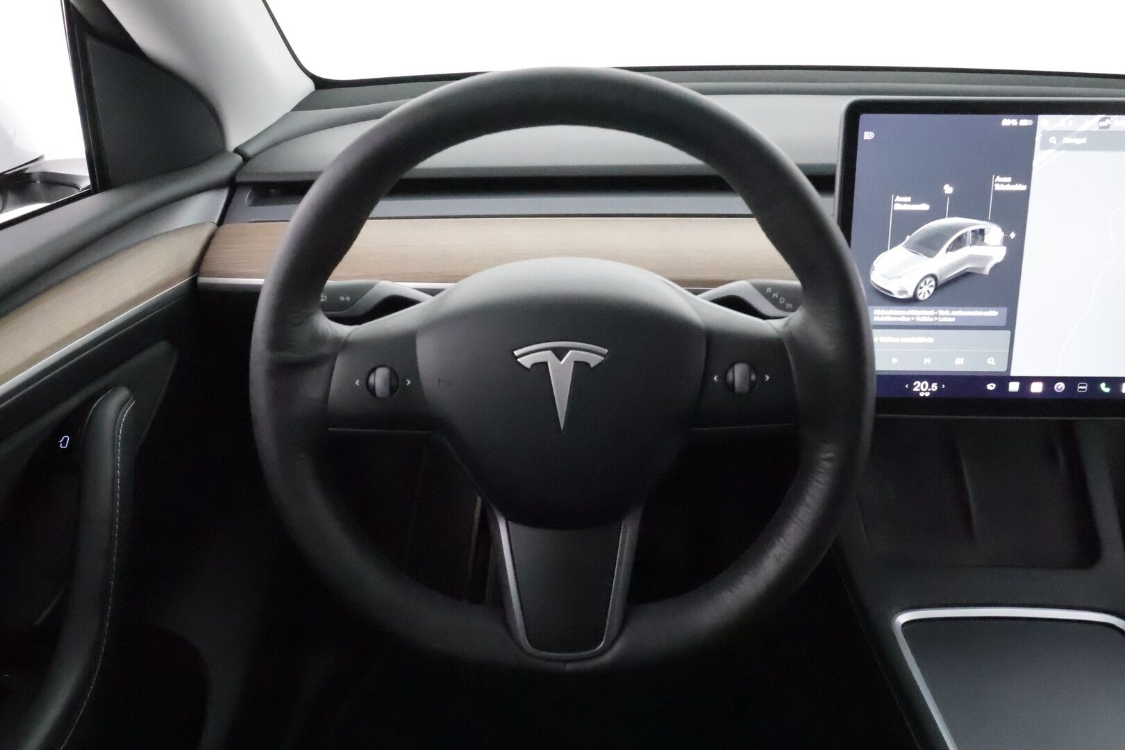 Tesla Model Y 2021 Long Range **Lämpöpumppu / Koukku / Adapt.Vakkari / Matrix-LED / P.kamera / Muistipenkki / Lasikatto / Navi** - 1-om Suomi-auto / Kahdet Renkaat 