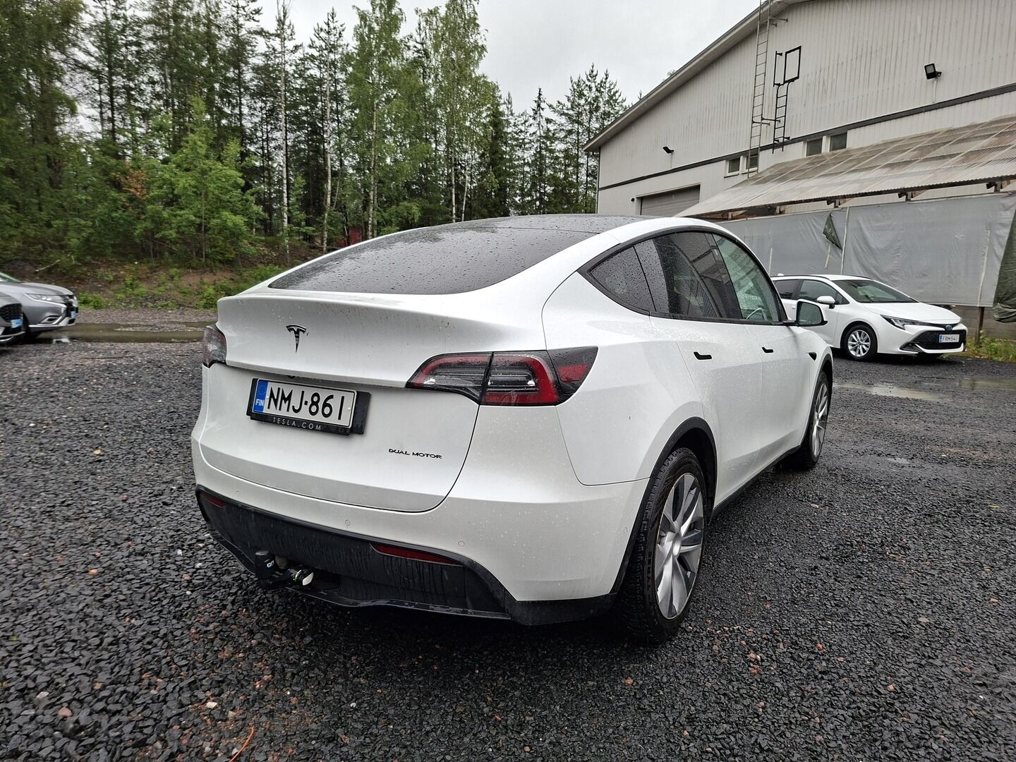 Tesla Model Y 2021 Long Range / 1 omisteinen Suomi-auto / Koukku / Lämpöpumppu / Premium Audio / Lasikatto / TULOSSA! - Lasikatto / Kahdet renkaat vanteineen / Parannettu autopilot /