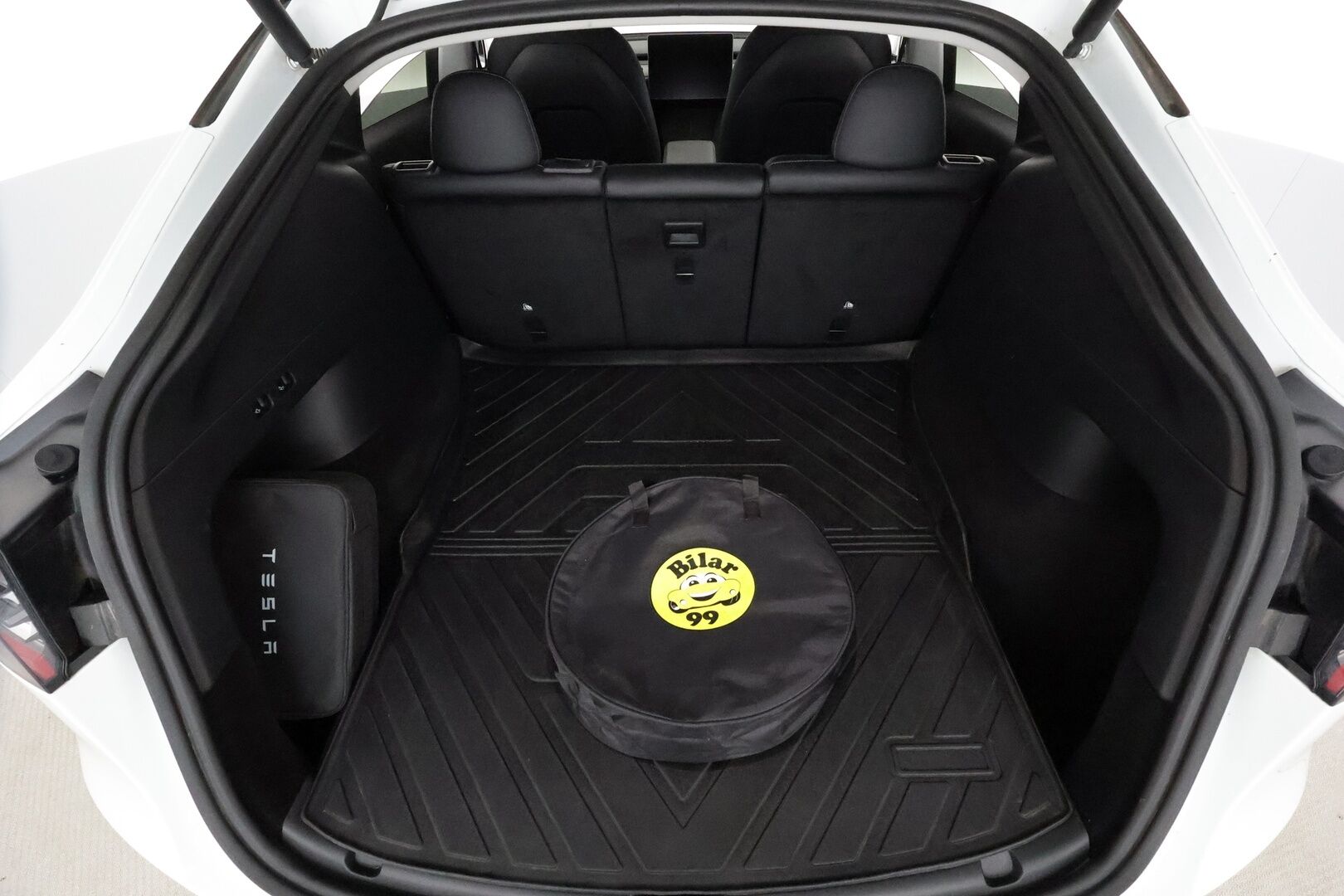 Tesla Model Y 2021 Long Range **Lämpöpumppu / Koukku / Adapt.Vakkari / Matrix-LED / P.kamera / Muistipenkki / Lasikatto / Navi** - 1-om Suomi-auto / Kahdet Renkaat 