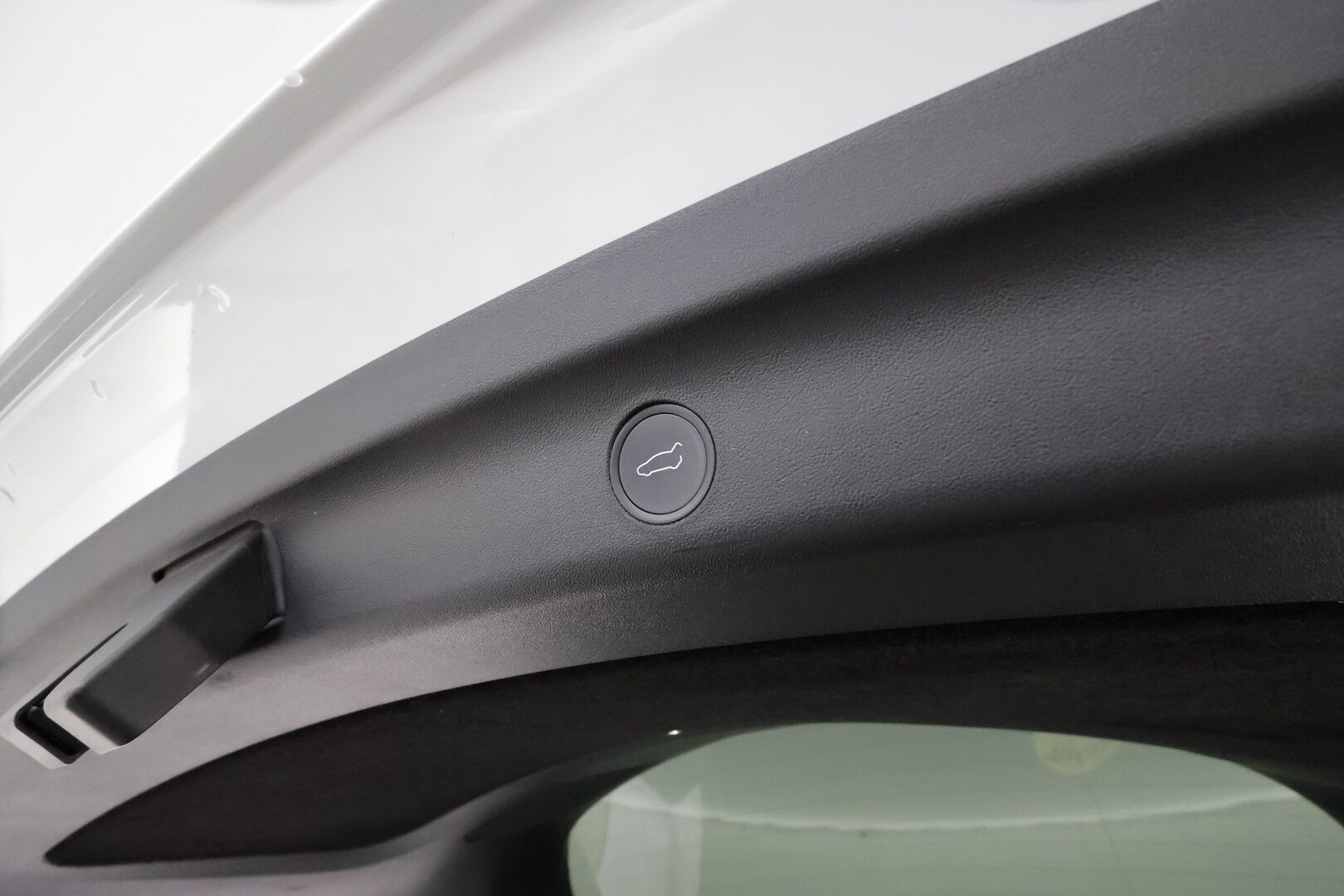 Tesla Model Y 2021 Long Range **Lämpöpumppu / Koukku / Adapt.Vakkari / Matrix-LED / P.kamera / Muistipenkki / Lasikatto / Navi** - 1-om Suomi-auto / Kahdet Renkaat 