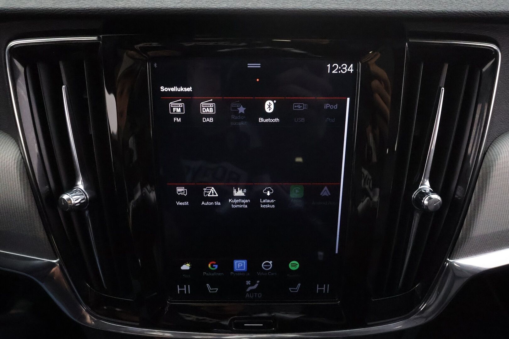 Volvo V90 2018 T8 AWD R-Design aut * Muistipenkit hieronnalla / ACC / Webasto / Ilmastoidut nahat / Panorama * - Huippu varusteltu! / 2x vanteet / Apple & Android / High. perf audio