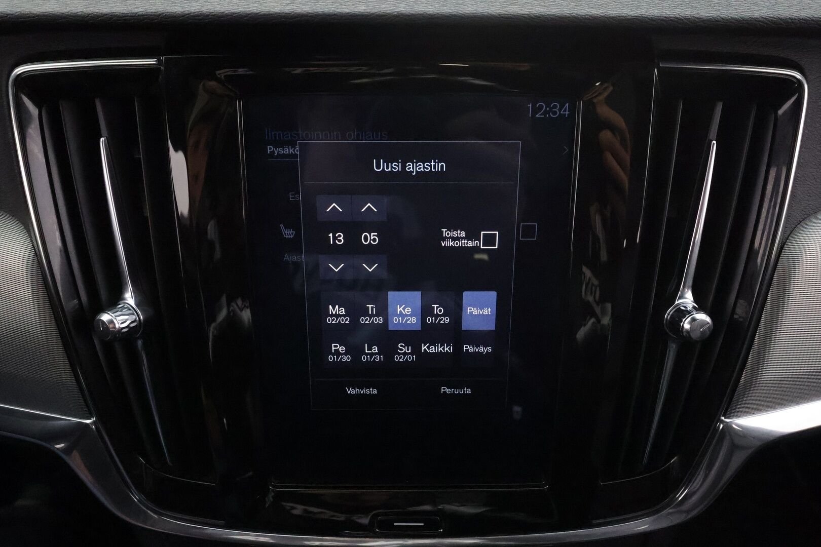 Volvo V90 2018 T8 AWD R-Design aut * Muistipenkit hieronnalla / ACC / Webasto / Ilmastoidut nahat / Panorama * - Huippu varusteltu! / 2x vanteet / Apple & Android / High. perf audio - HULLUT AVAJAISHULINAT KORKOTARJOUS 3,29 %