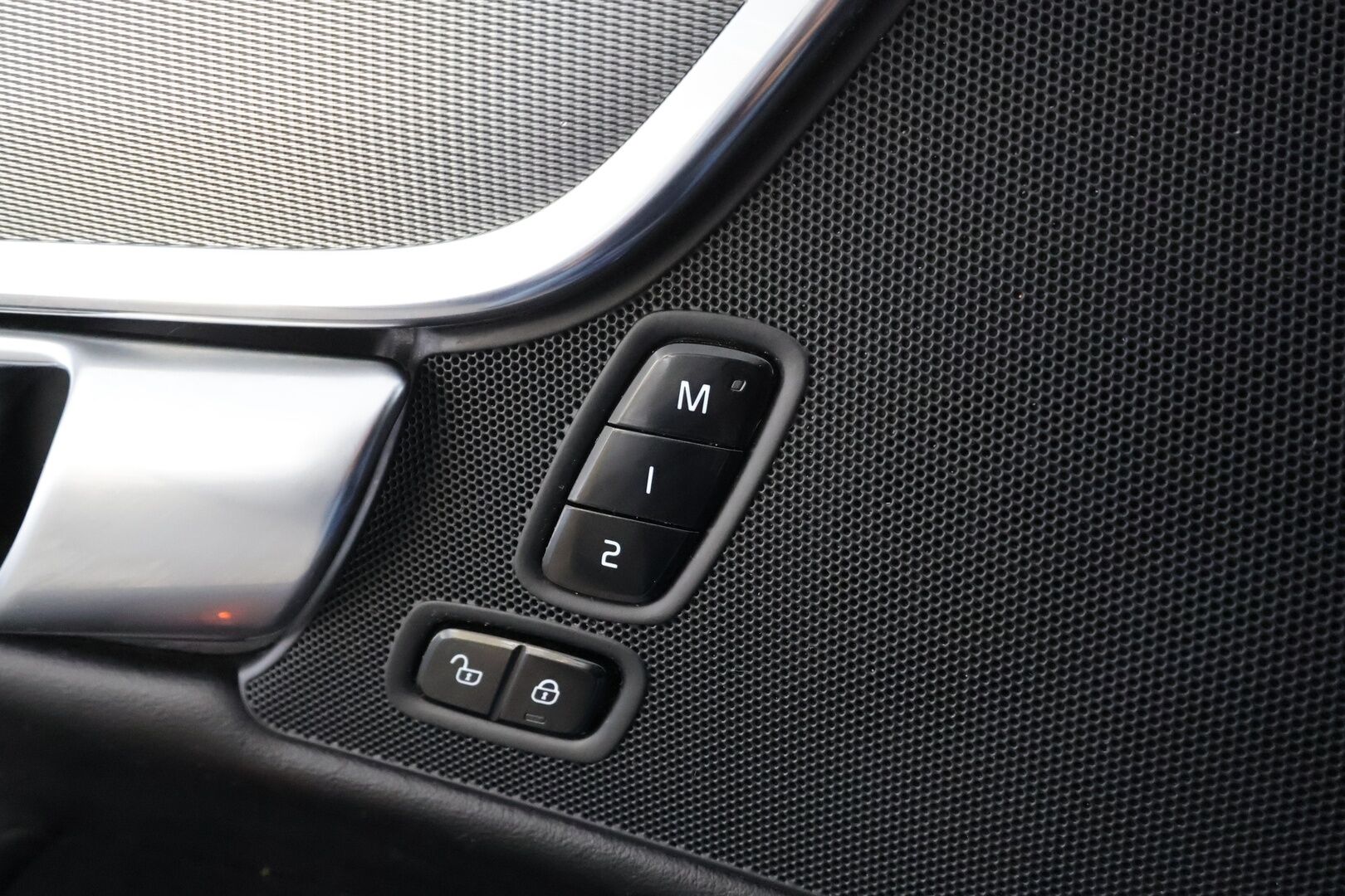 Volvo V90 2018 T8 AWD R-Design aut * Muistipenkit hieronnalla / ACC / Webasto / Ilmastoidut nahat / Panorama - Huippu varusteltu! / 2x vanteet / Apple & Android / High. perf audio