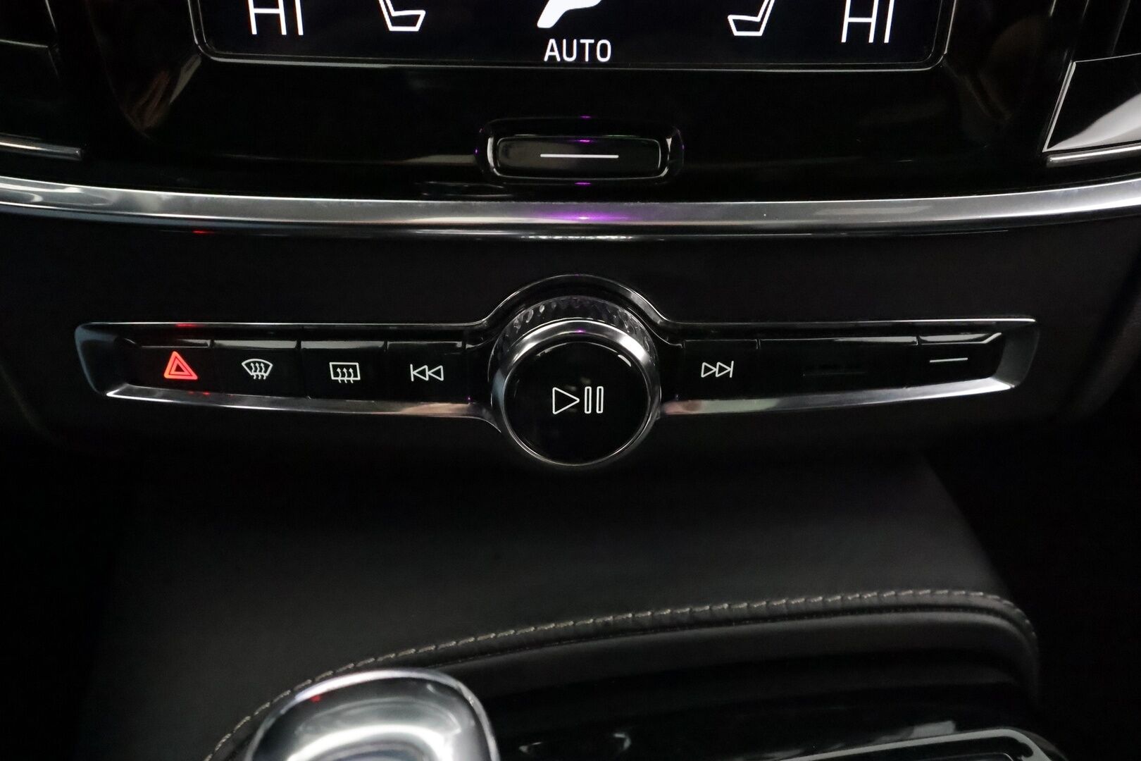 Volvo V90 2018 T8 AWD R-Design aut * Muistipenkit hieronnalla / ACC / Webasto / Ilmastoidut nahat / Panorama * - Huippu varusteltu! / 2x vanteet / Apple & Android / High. perf audio - HULLUT AVAJAISHULINAT KORKOTARJOUS 3,29 %