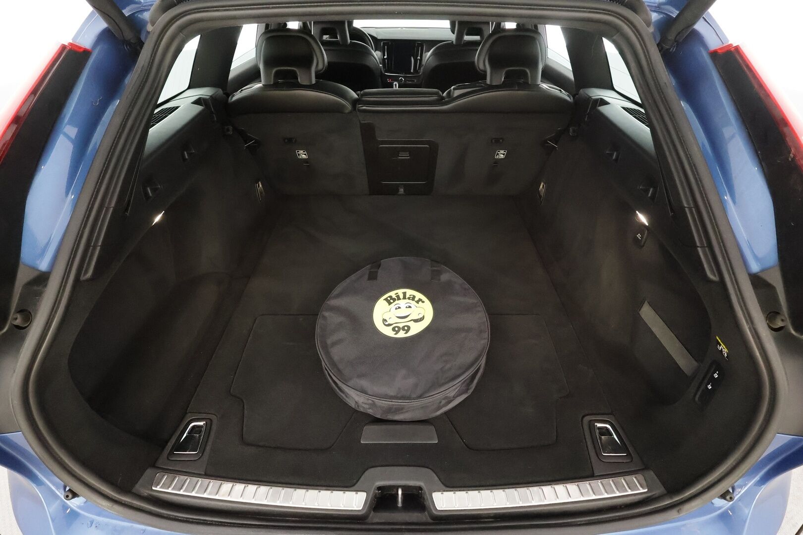 Volvo V90 2018 T8 AWD R-Design aut * Muistipenkit hieronnalla / ACC / Webasto / Ilmastoidut nahat / Panorama * - Huippu varusteltu! / 2x vanteet / Apple & Android / High. perf audio