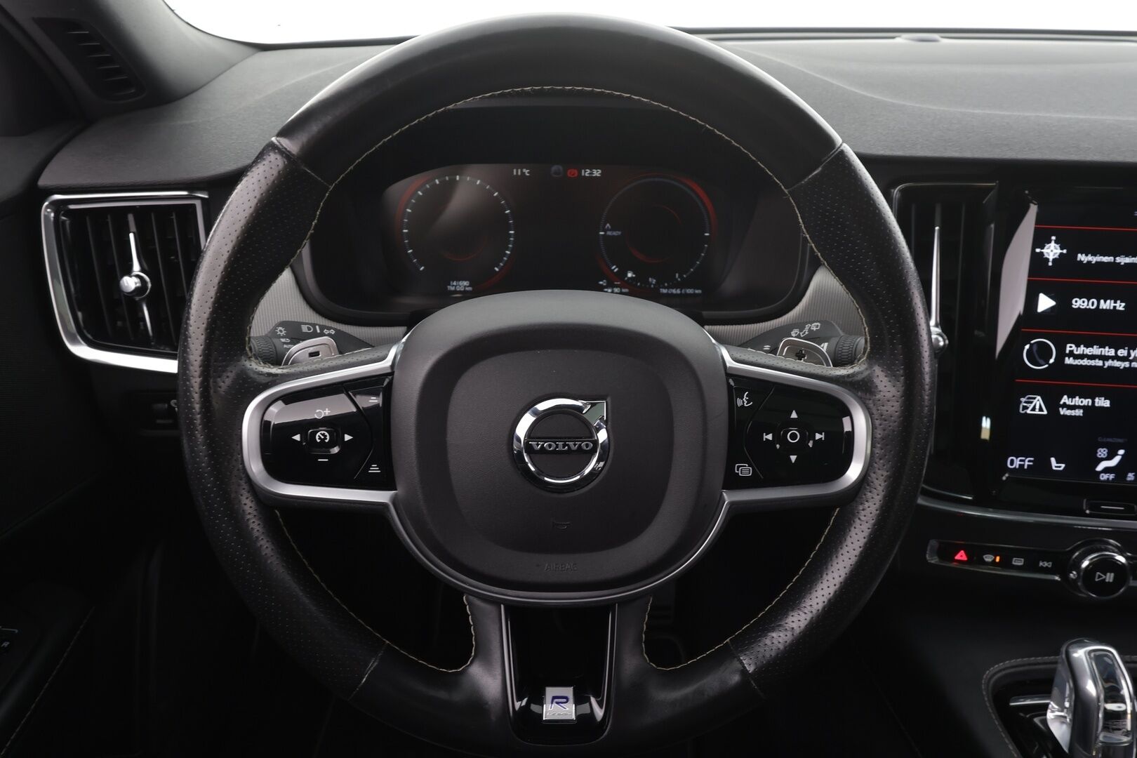 Volvo V90 2018 T8 AWD R-Design aut * Muistipenkit hieronnalla / ACC / Webasto / Ilmastoidut nahat / Panorama * - Huippu varusteltu! / 2x vanteet / Apple & Android / High. perf audio