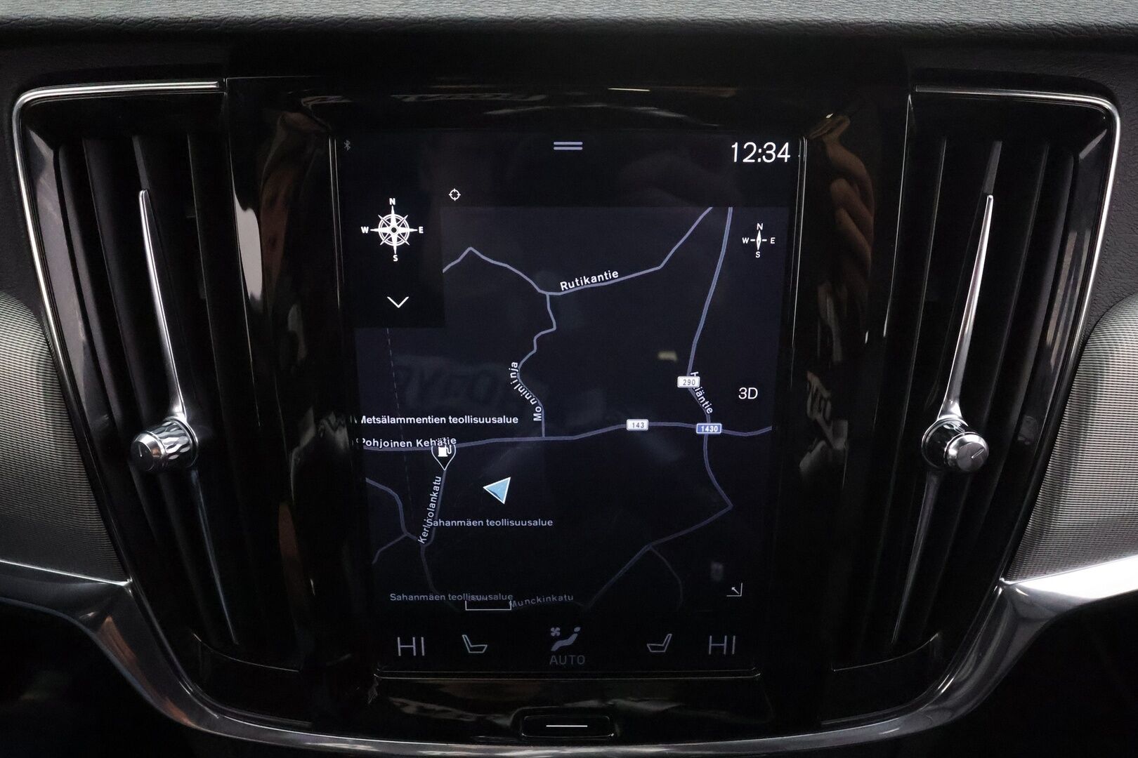 Volvo V90 2018 T8 AWD R-Design aut * Muistipenkit hieronnalla / ACC / Webasto / Ilmastoidut nahat / Panorama * - Huippu varusteltu! / 2x vanteet / Apple & Android / High. perf audio