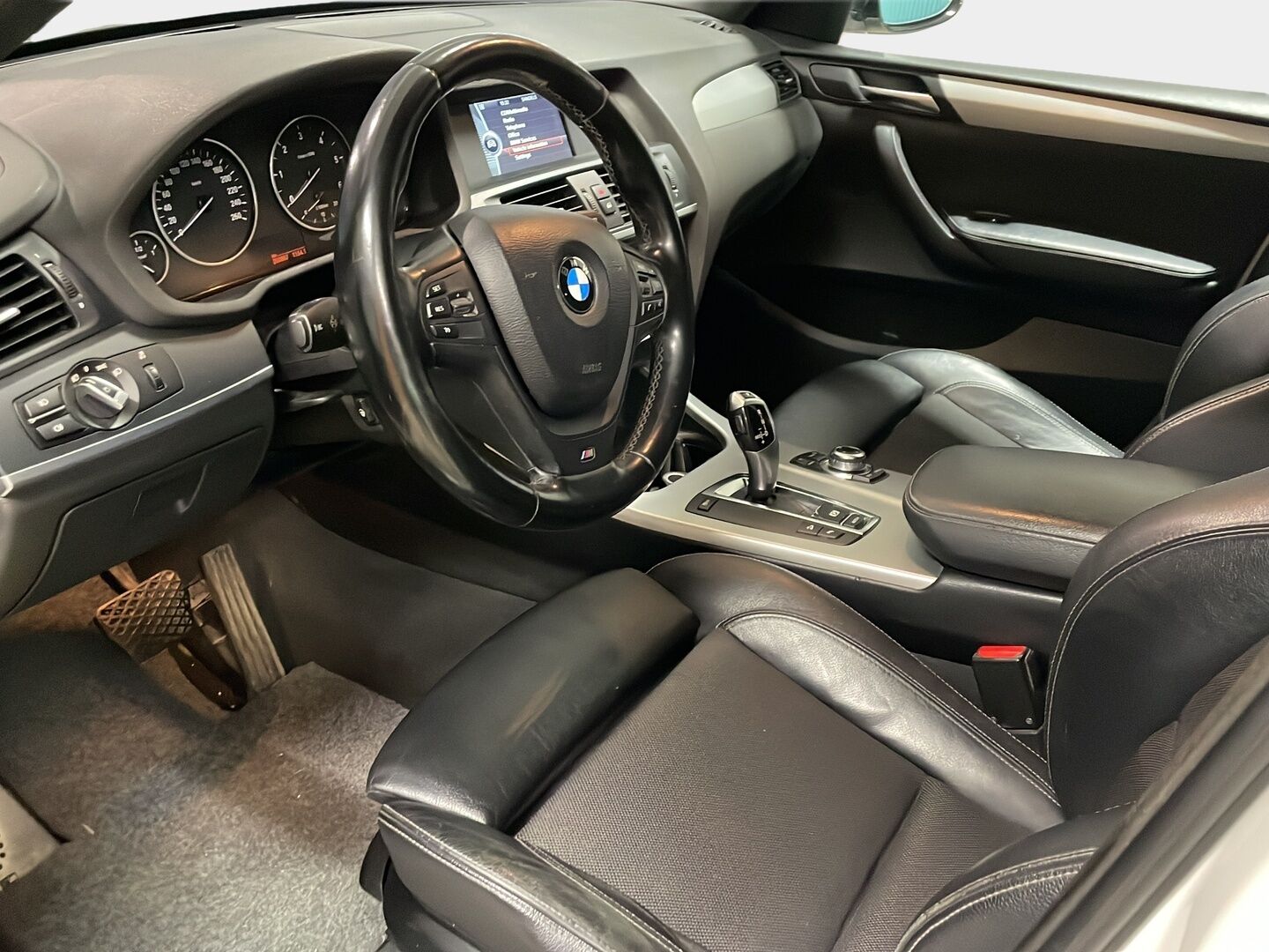 BMW X3 2012 xDrive20d TwinPower Turbo A F25 Business M-Sport - | Peruutuskamera | Sporttipenkit | Koukku | Xenon | Ratinlämmitin | S-Luukku | Hyvin huollettu |