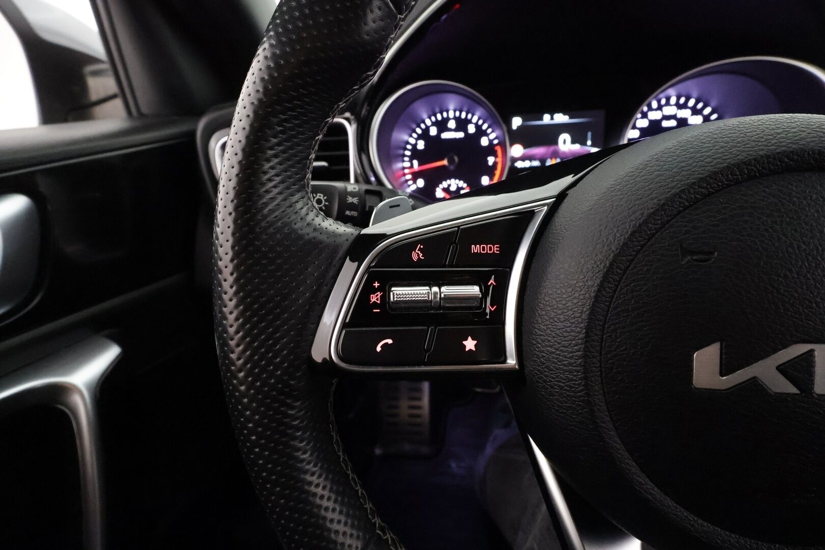 Kia ProCeed 2022 1,5 T-GDI 160hv GT-Line DCT * Peruutuskamera / Facelift / Navi / Lohko & Sisäpistoke / Puolinahkasisusta / Kaistavahti - Suomi-auto / Kahdet renkaat aluvanteilla / Merkkihuollettu!