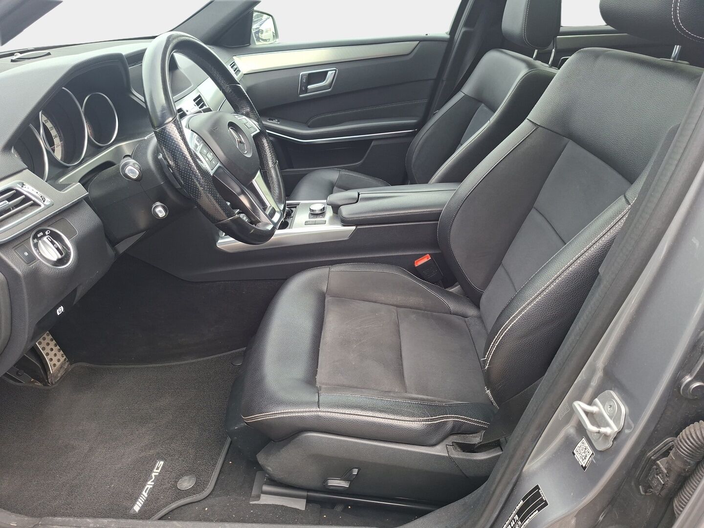 Mercedes-Benz E 2014 E 220 CDI Farmari (AC) 5ov 2143cm3 A - | AMG 63 Look  | Panorama | Webasto | Metalliväri | Flatbottom | ILS-Led | Sähkökoukku | Ambient light   
