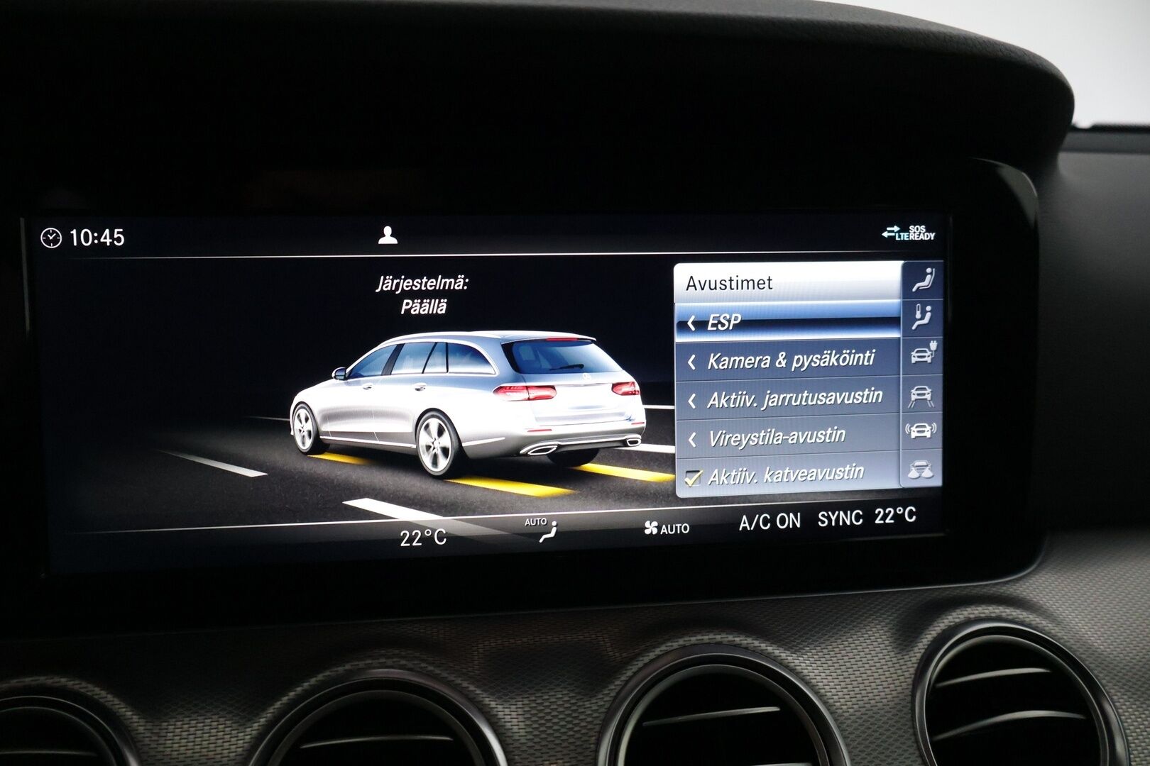 Mercedes-Benz E 2019 300 de T A Business Avantgarde EQ Power * DTR+ / 360 / Burmester / Hierovat sporttipenkit muistilla / Kessy / Ledit * - * Kovilla varusteilla, hyvin pidetty ja huollettu Johtotähti seuraavalle! Kaksilla asiallisilla renkailla ja vanteilla. Akun kuntotesti tehty! *